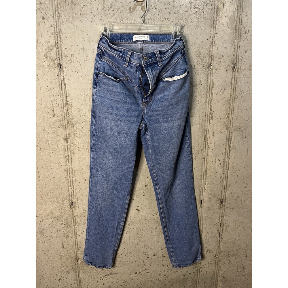 Abercrombie & Fitch The 90s Straight Ultra High Rise‎  4 / 27  R Jeans